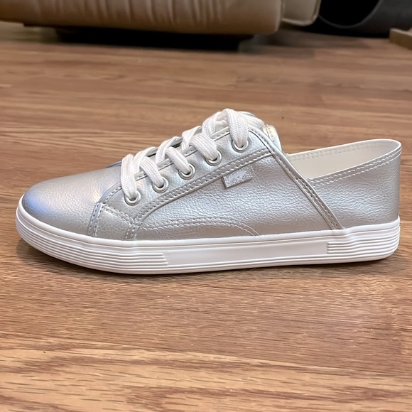 Rocket Dogs in Box Silver Women's Sneakers size 8 - Picture 4 of 10